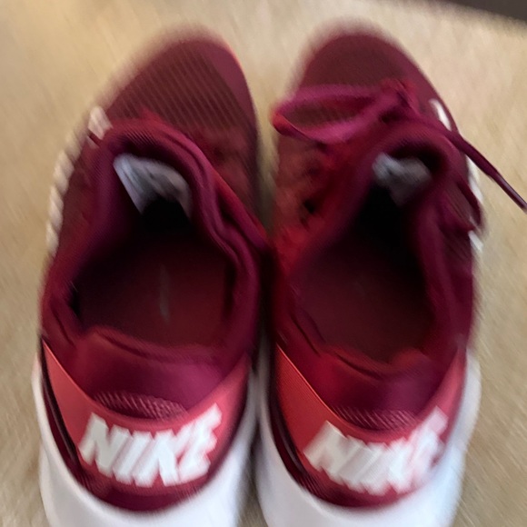 Nike Metcon Maroon Sneakers with White and Red Accents 10 - Picture 5 of 5